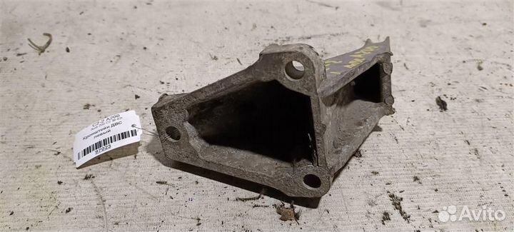 Кронштейн двс левый Audi 200 C2 76-82г