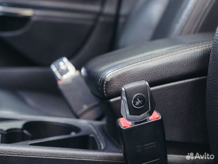 Заглушка ремня безопасности mitsubishi