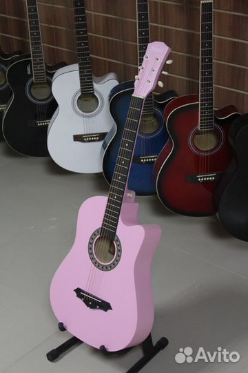 Шестиструнная акустическая гитара