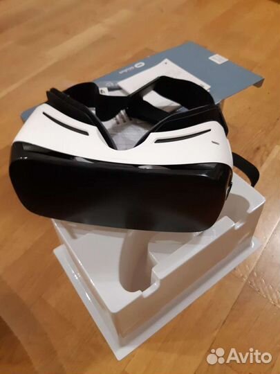 Очки виртуальной реальности Samsung Gear VR