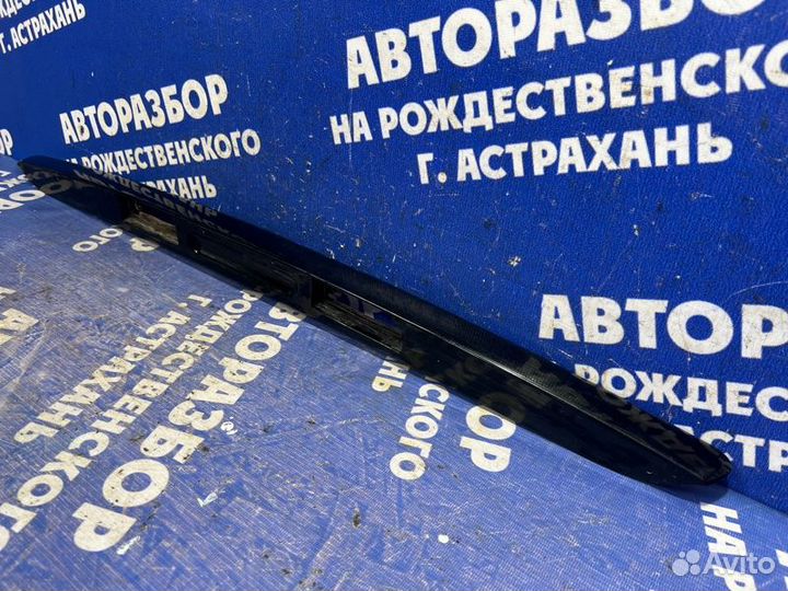 Накладка крышки багажника Ford Fiesta 5 хэтчбек