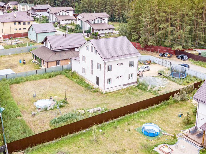 Дом 252 м² на участке 13,4 сот.