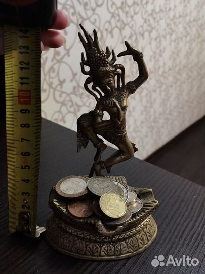 Старинная бронзовая статуэтка