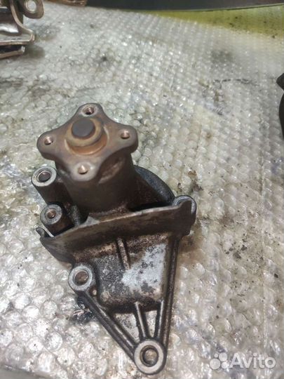 Помпа на Hyundai accent G4EC G4ED