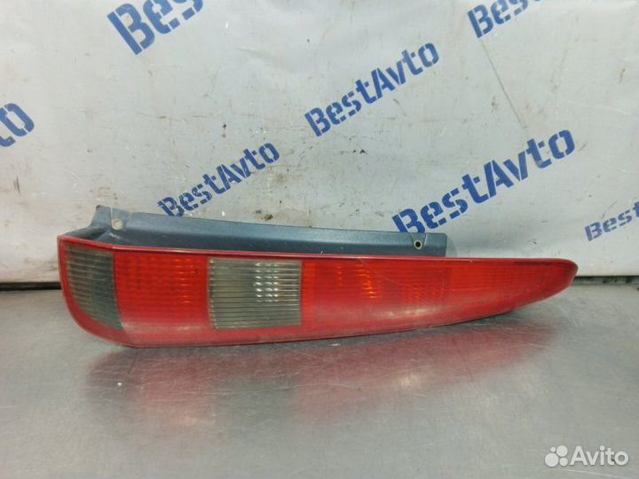Фонарь задний правый Ford Fusion 2005