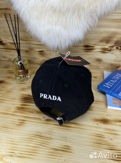 Бейсболка P R A D A