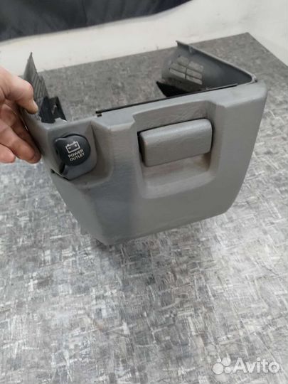 Бокс центральный Додж караван Вояджер 01-07г