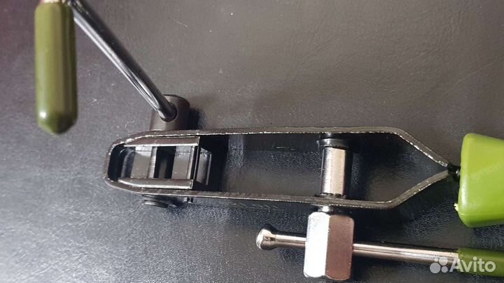 Приспособление для установки ленточных хомутов, с