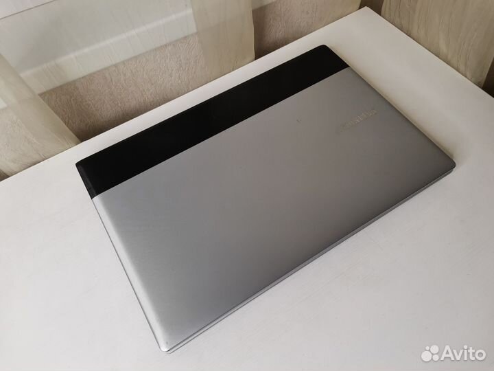 Ноутбук Samsung i5 2410M/GT 520M/SSD/RAM 4GB