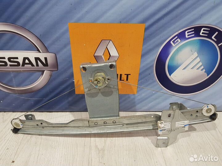 Стеклоподъемник перед Nissan terrano D10 Лев