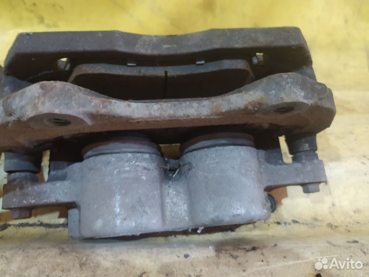 Суппорт тормозной задний Cadillac SRX 2003-2009