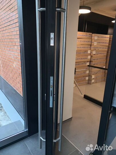 Алюминиевая дверь / Алюминиевые двери