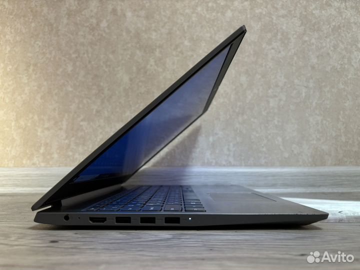 Lenovo Ryzen 3/Radeon HD/8GB/SSD512