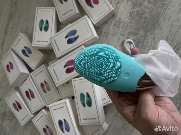 Отличный подарок: Виброщетка для чистки лица