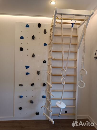 Шведская стенка из дерева + скалодром