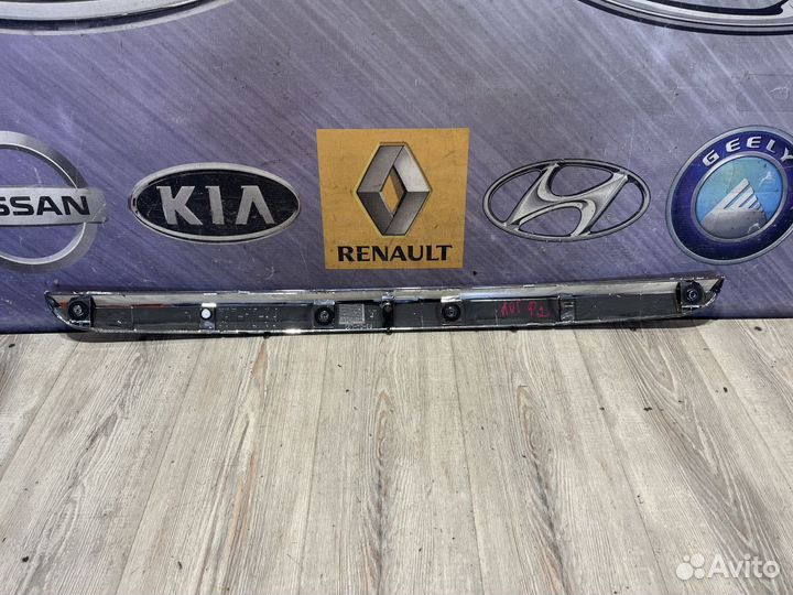 Молдинг Накладка крышки багажника Renault logan