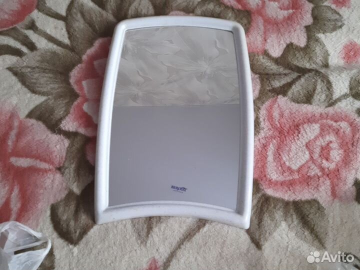 Полка в ванную новая с зеркалом