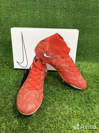 Футбольные бутсы Nike Phantom Luna