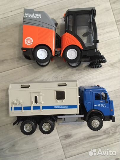 Игрушки для мальчика/машинки