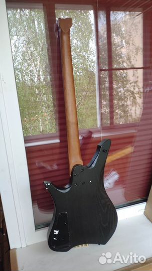 Безголовая бас-гитара