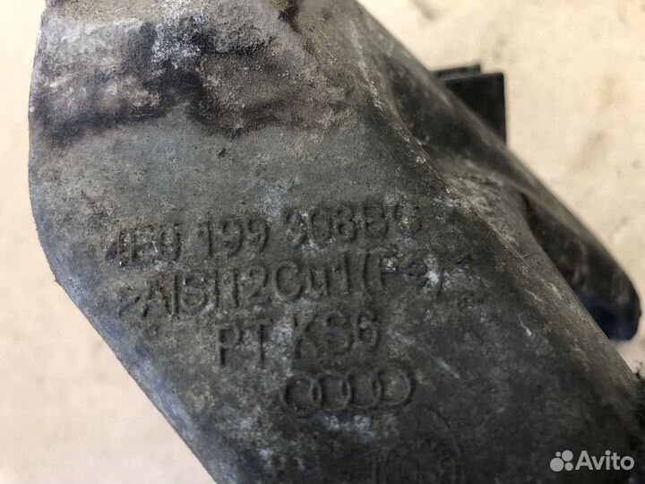 Кронштейн двигателя правый Audi A8 D3 4E0199308BC