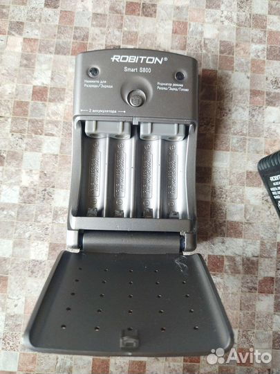 Зарядное устройство Robiton S800
