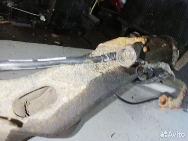 Кулак передний левый Audi A8 D2