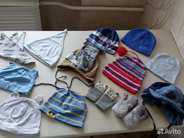 Шапочки для малыша вязаные и трикотаж разных раз