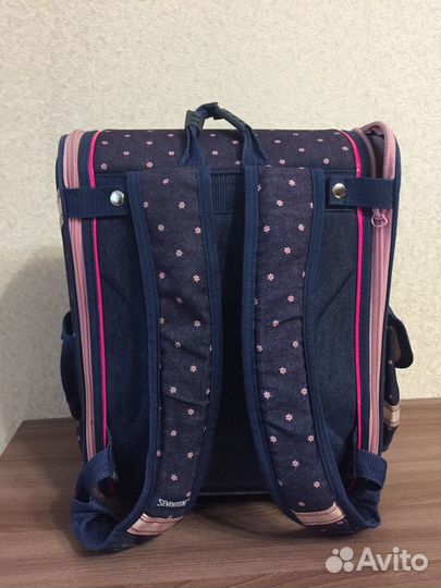Портфель фирменный, легкий, отл.сост.для девочки