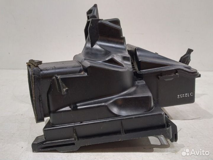 Корпус воздушного фильтра Nissan Teana J32 2008