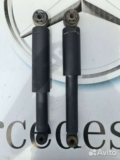Комплект задних амортизаторов Mercedes W639