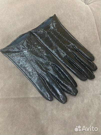 Новые перчатки лак