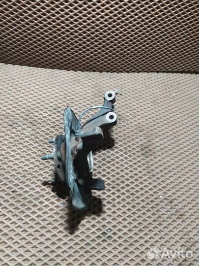 Кулак поворотный со ступицей передний левый Honda