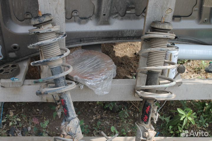 Hyundai i20 1.4 АКПП стойка левая,правая