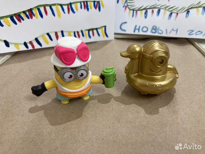 Миньоны из макдональдса золотой