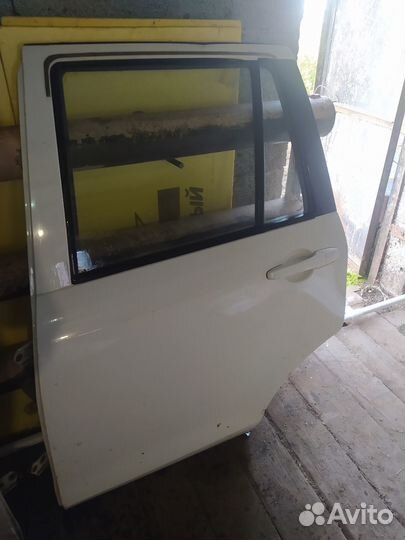 4 Двери на mazda demio