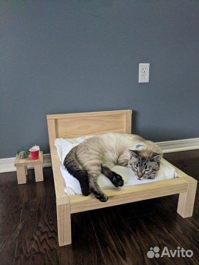 Кровать для кота или собаки из твердой породы