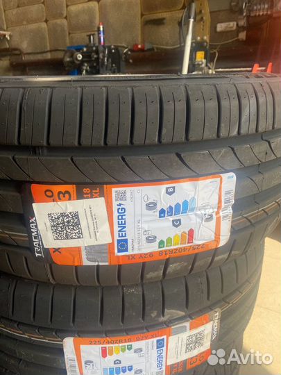 Tracmax X-Privilo TX3 225/40 R18