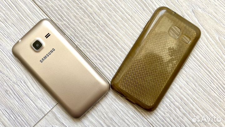 Смартфон Samsung Galaxy J1 Mini SM-J105H