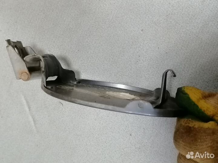 Лючок топливного бака Mitsubishi Mirage 1991