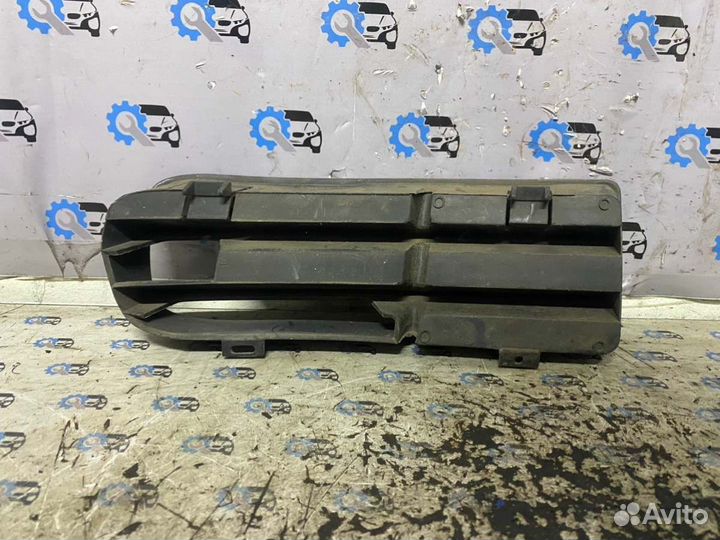 Заглушка бампера передняя Volkswagen Golf 4