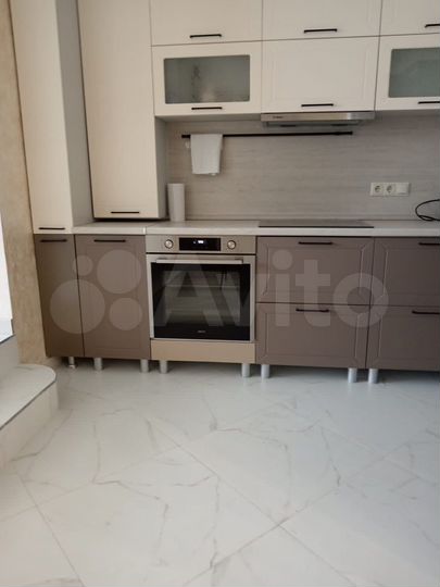 3-к. квартира, 100 м², 18/18 эт.