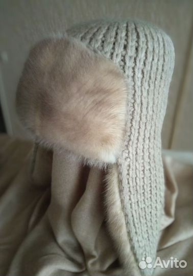 Шапка вязаная с норкой