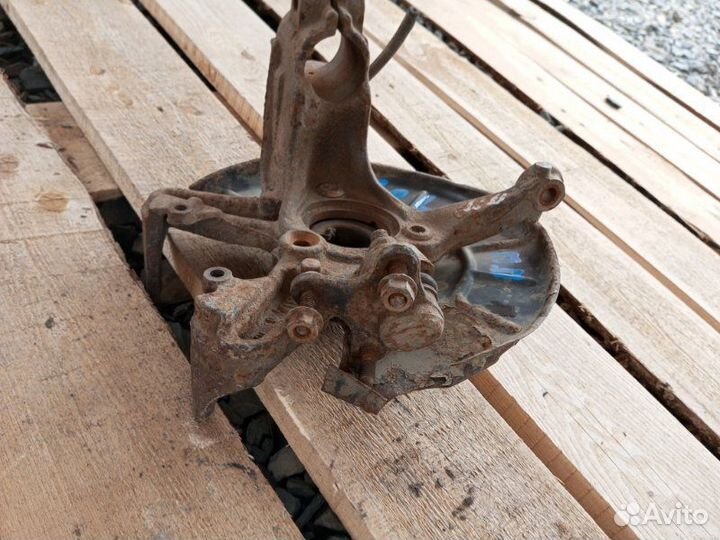 Кулак поворотный передний правый Volkswagen Golf 5