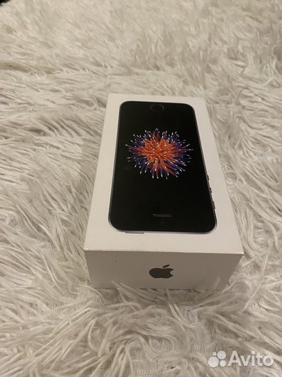 Коробка от iPhone SE 2020 32Гб