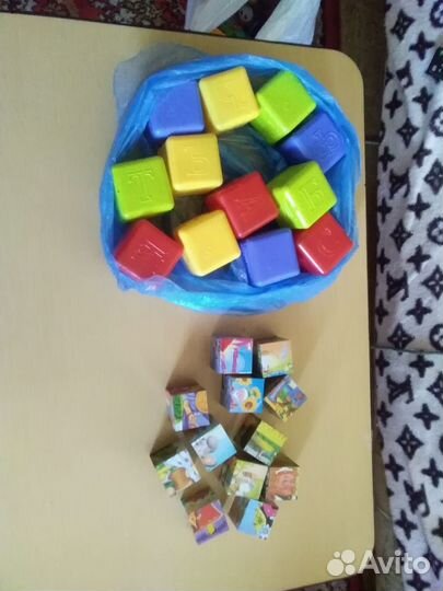 Машинки, кубики, разные ирушки