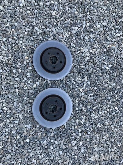 Тормозные диски задние на Тойота Камри 70