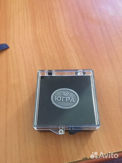 Продам значок югра