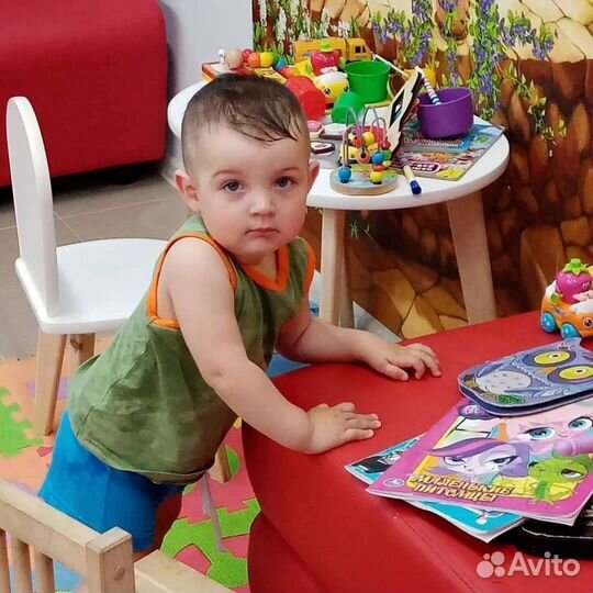 Мастер парикмахерского искусства, бровист