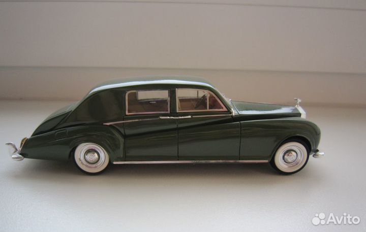 1/43 1967 Rolls Royce Phantom V PV23 James Young